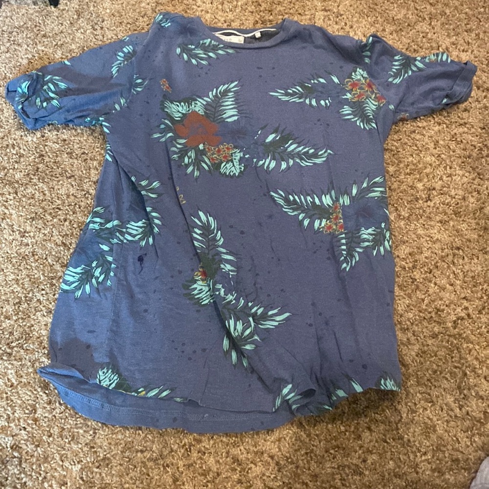 free planet blue floral design tee, cuffed sleeves and fits small, very soft.